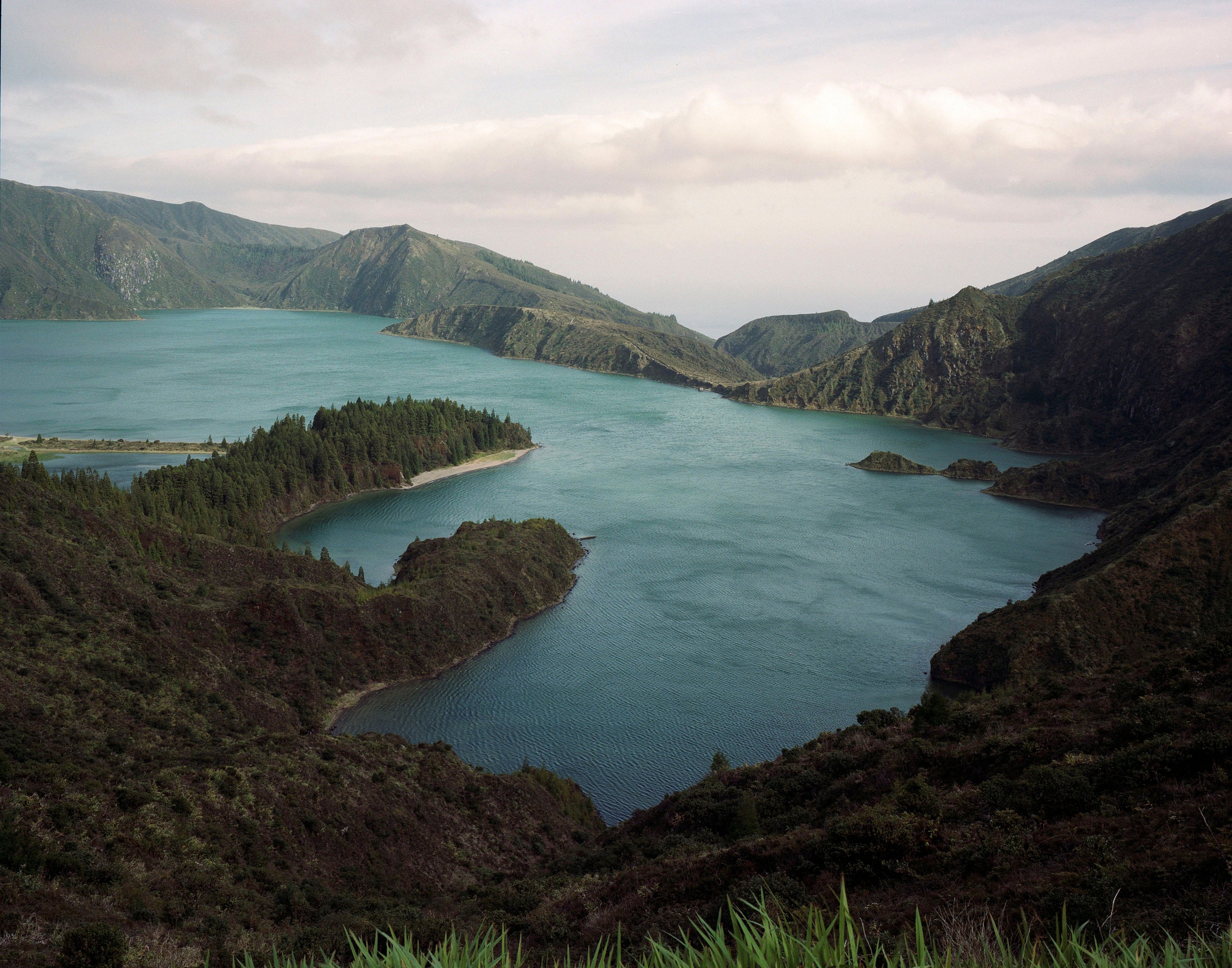 Sibonei-a-woman-with-blue-eyes-in-calm-sea