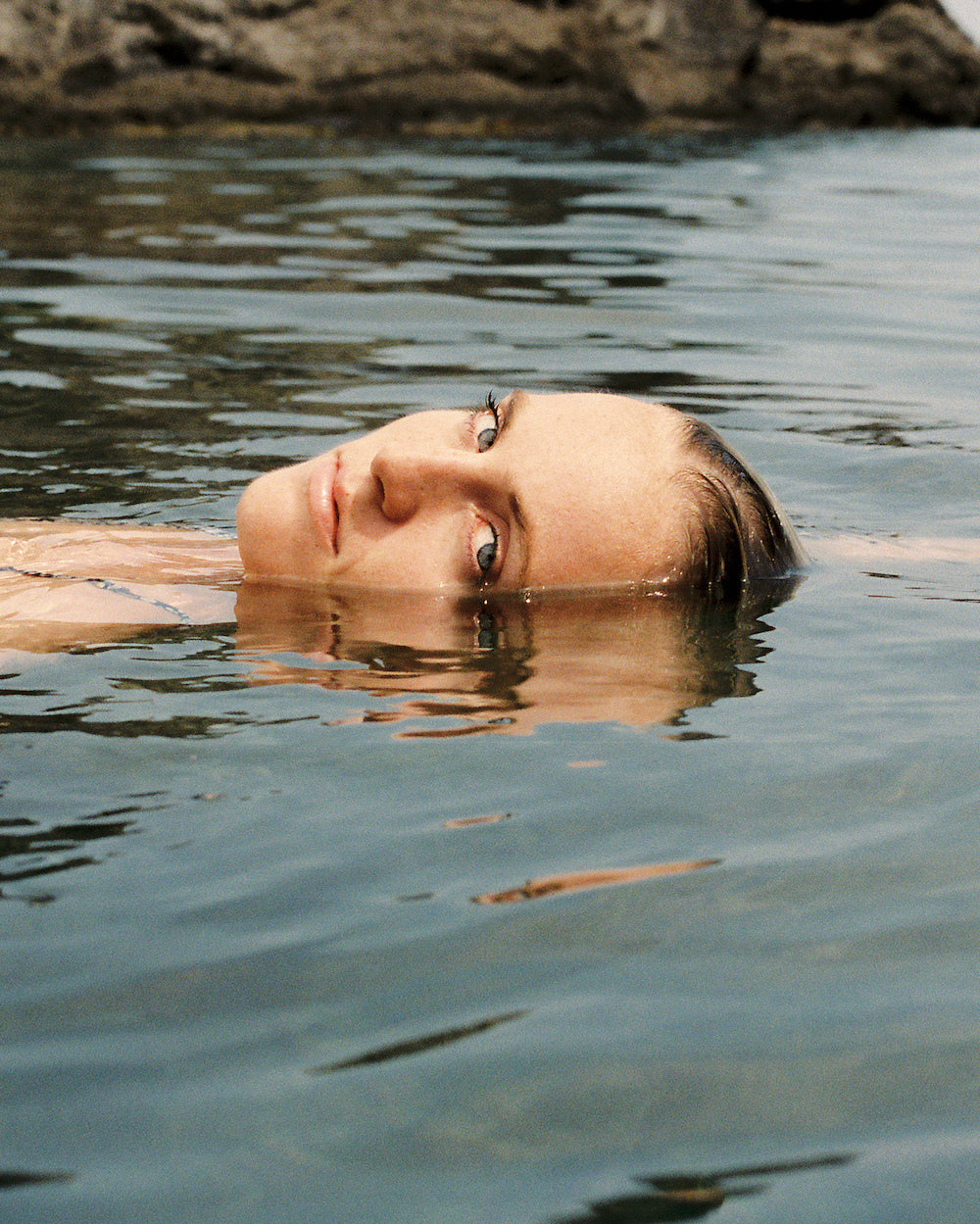 Sibonei-a-woman-with-blue-eyes-in-calm-sea